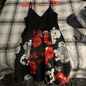 Teen Girl Homecomjng dress w/ pockets - size 4